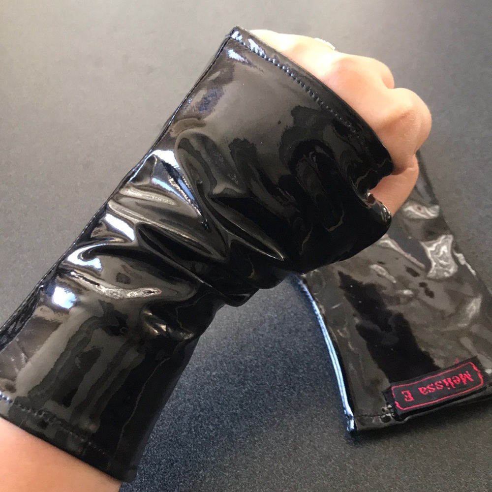 👻 Black Shiny Latex Fingerless Gloves